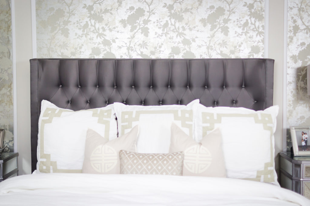 neutral chinoiserie bedroom 
